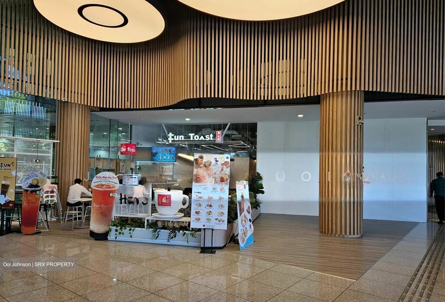 Tampines Grande (D18), Retail #486894571
